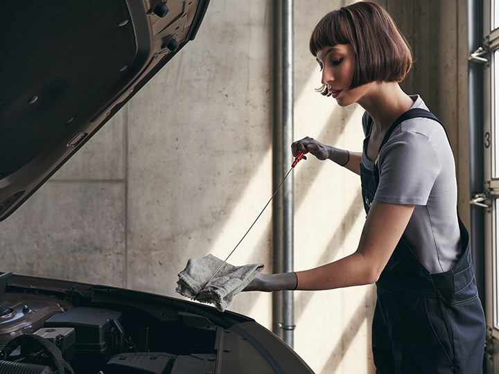 Speziell geschulte Mechaniker reparieren Ihren Kia in den Kia Werkstätten.