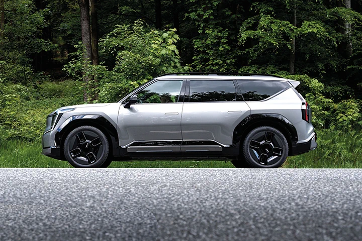 Kia EV9 auf Landstraße