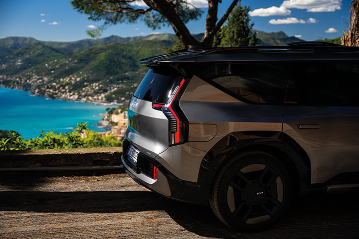 Kia EV9 mit Seeblick