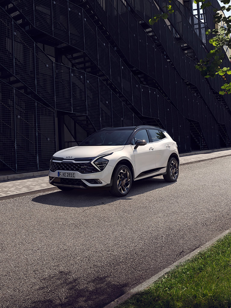 Kia Sportage Plug-in Hybrid, weiß, Seitenansicht Fahrerseite