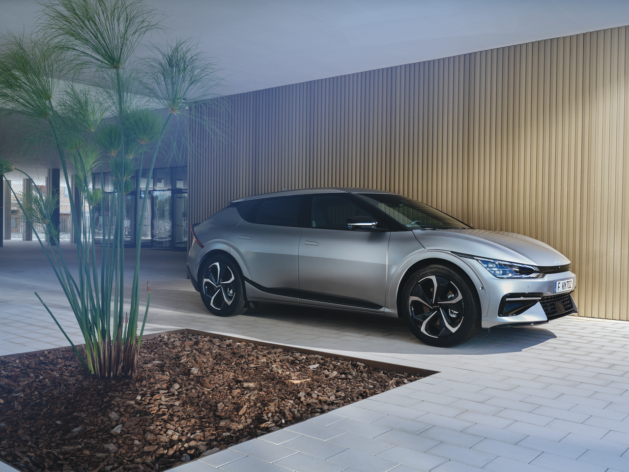 Diseño trasero Kia EV6 plateado