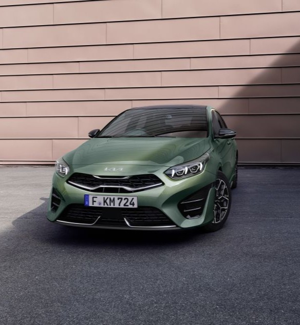 Modelo con Kia Ceed GT-line