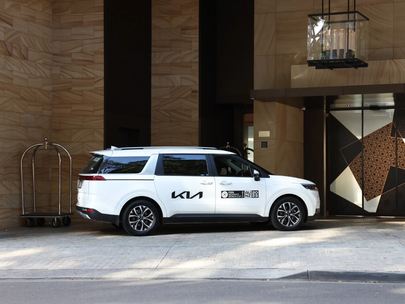 Imagen de un vehículo Kia utilizado como vehículo oficial de transporte para eventos de la FIFA.