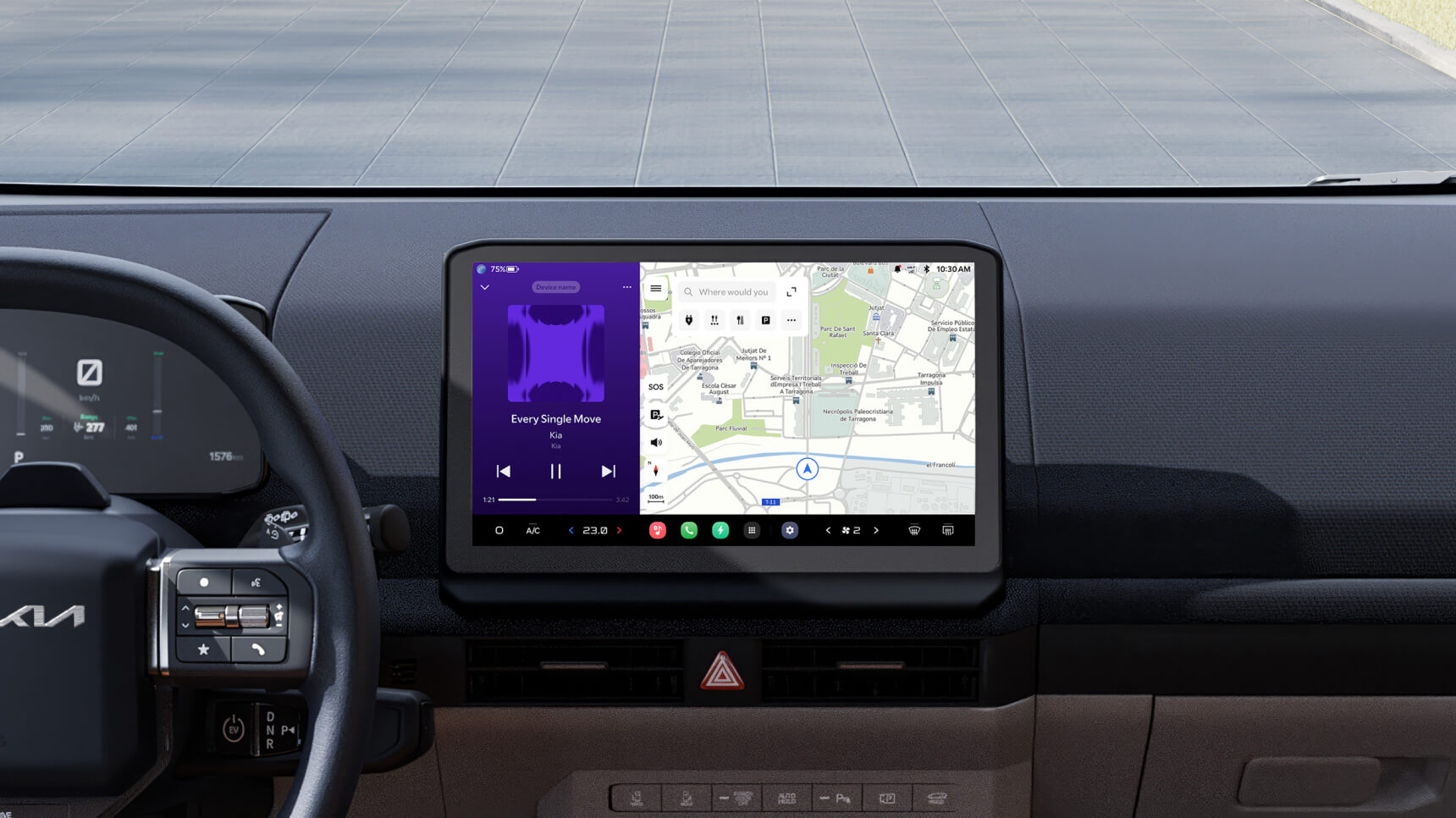 Skærmen i bilen viser medieapps til musik- og videostreaming under kørslen.