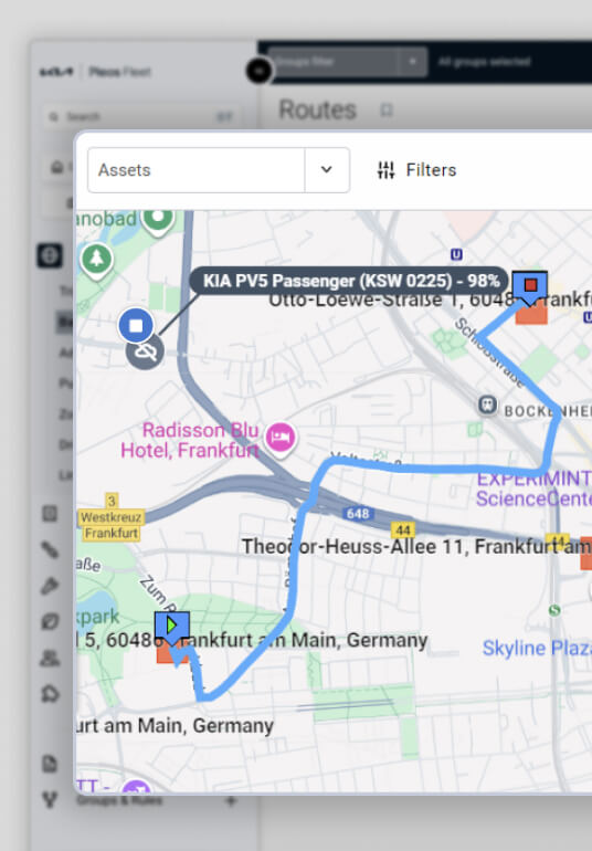 Routenmanagement-Interface mit Fahrzeugzuweisungen und Routenoptionen auf einer interaktiven Karte für die Flotten-Disposition.