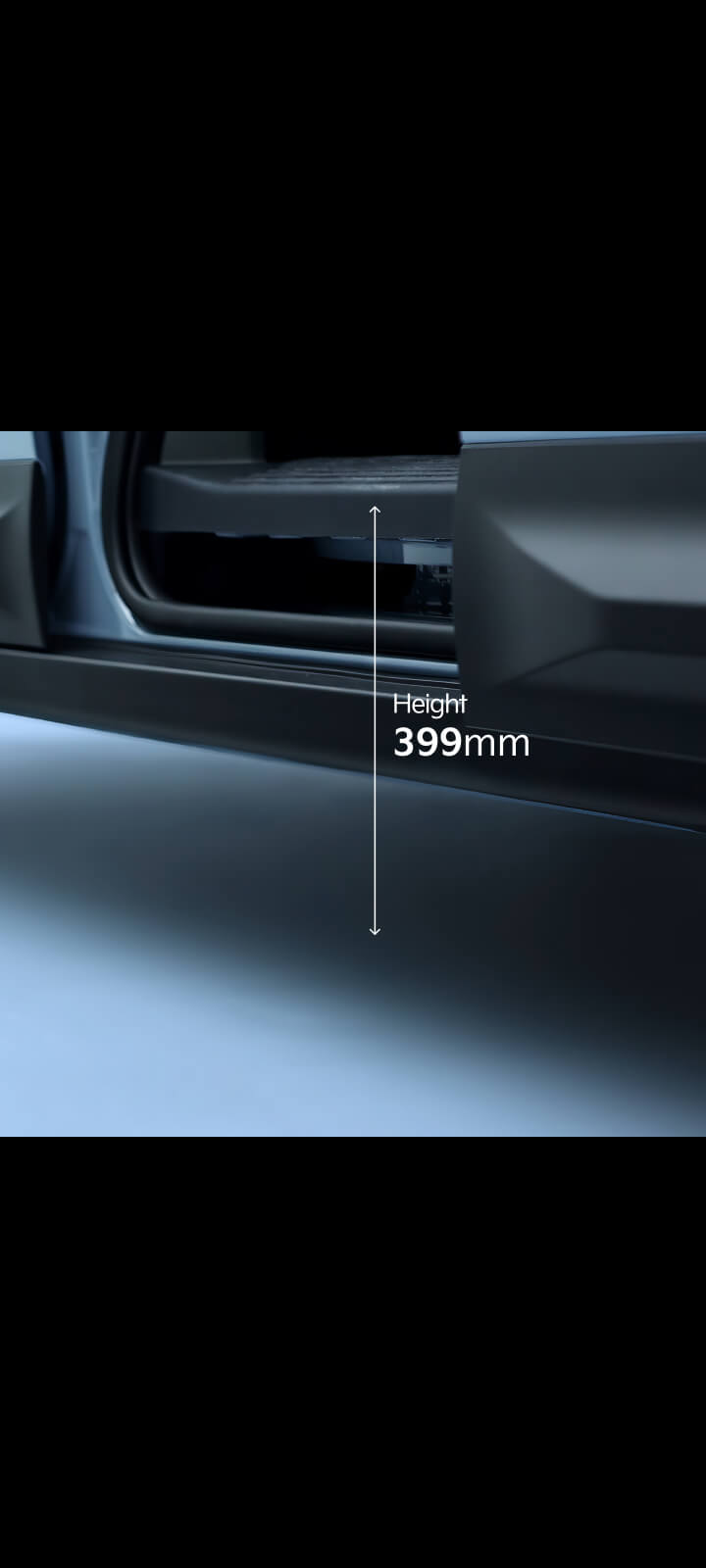 Close-up of the Kia PV5 Passenger low 399 mm step-in height with sliding door