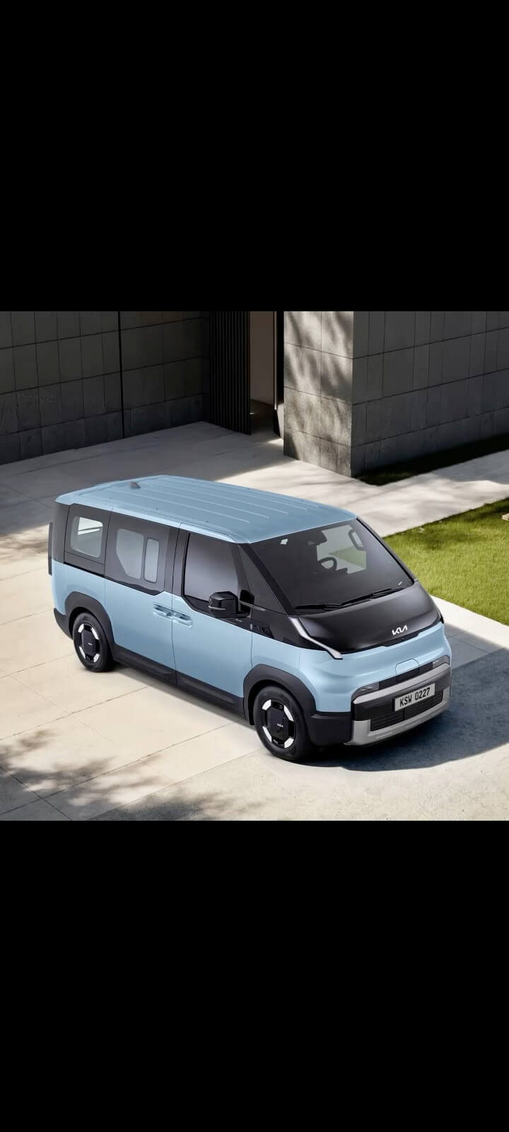 Three-quarter top view of the Kia PV5 Passenger with roof-mounted cargo box