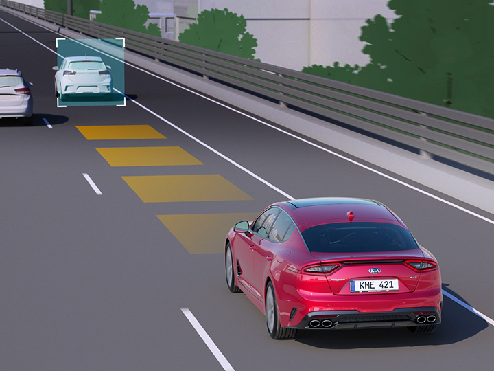 Advanced cruise control helps the driver to have enough spaße between him and the other car
