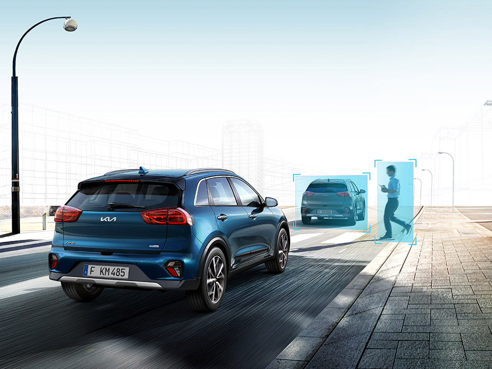 Kia e-Niro Forward Collision-Avoidance Assist with Pedestrian/Cyclist Protection