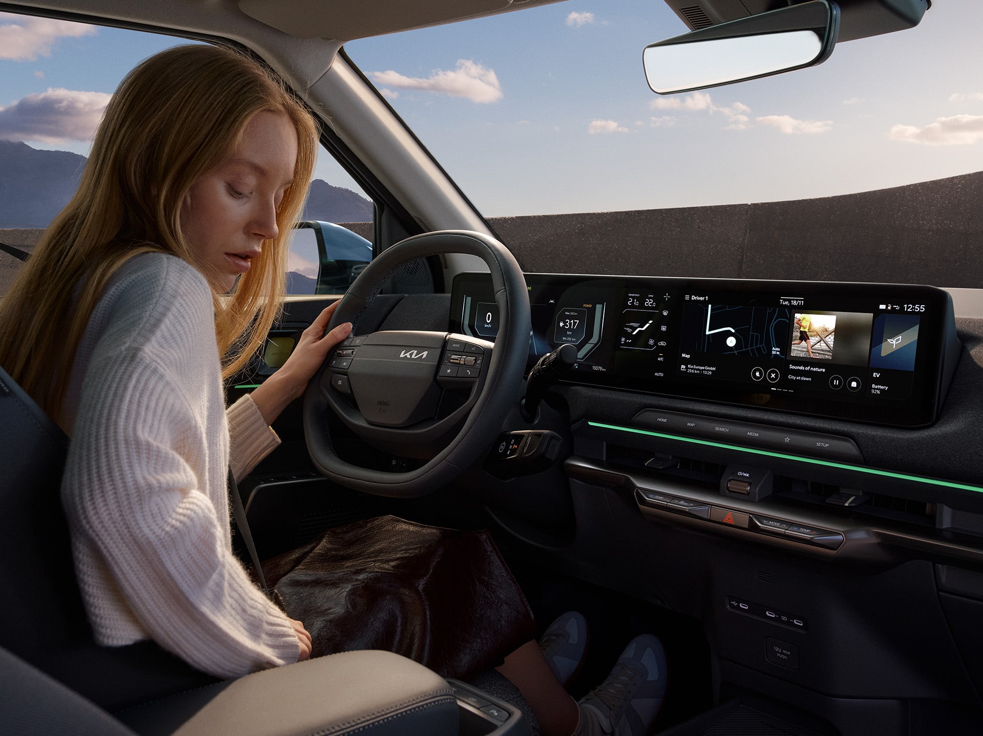 Plne digitálny palubný počítač s tromi displejmi.