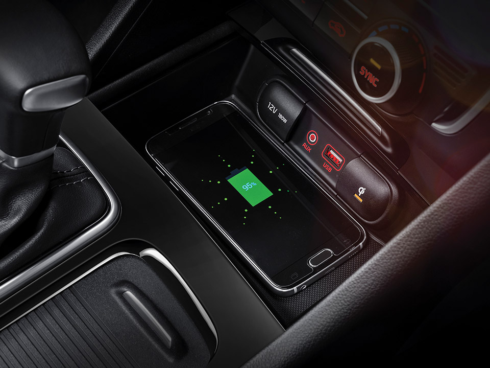 Kia Optima GT wireless phone charger