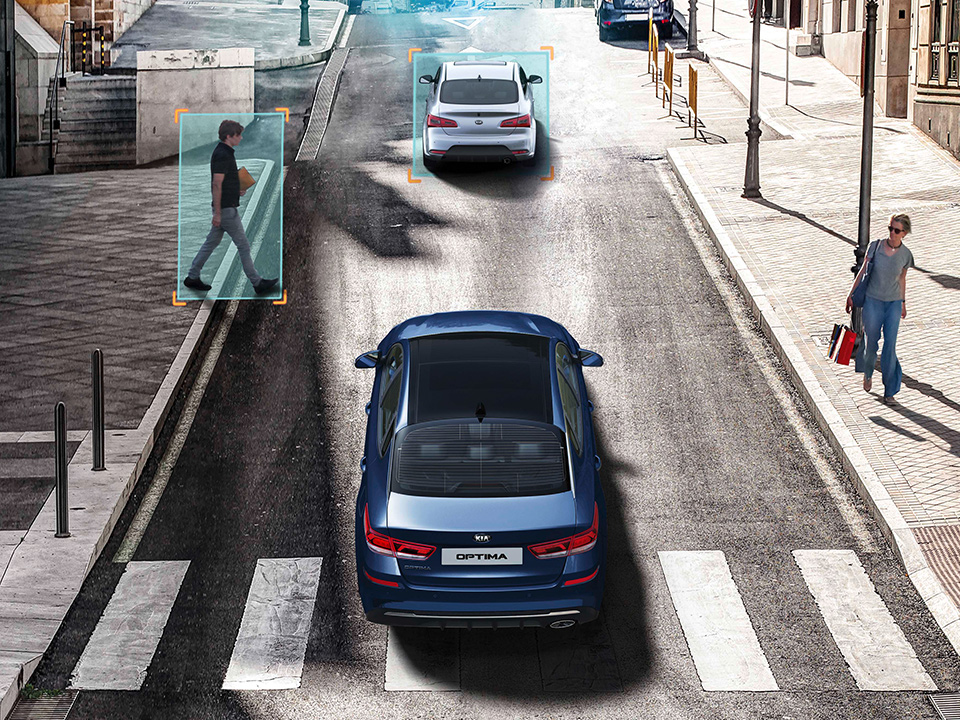 Kia Optima Plug-in Hybrid Forward Collision-Avoidance Assist