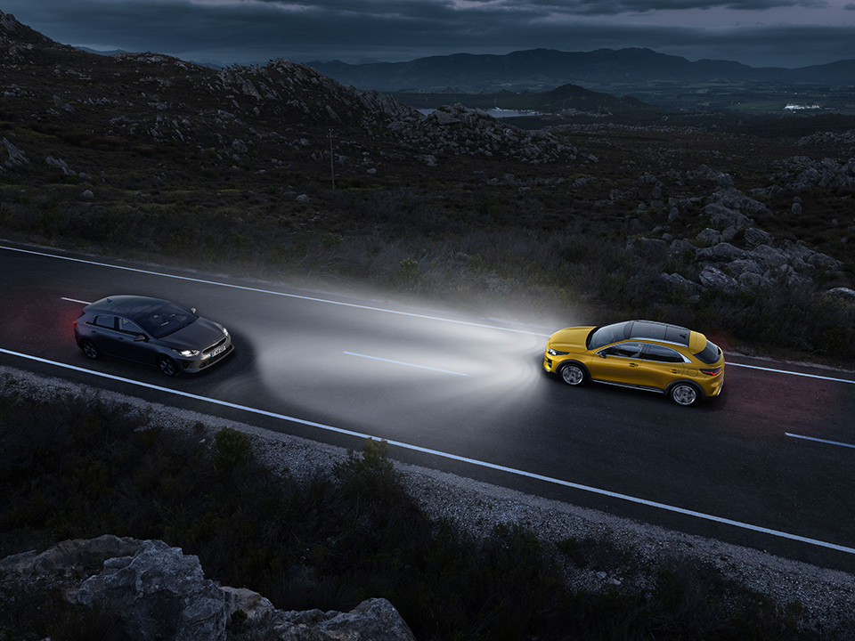 Kia XCeed with high beam assist