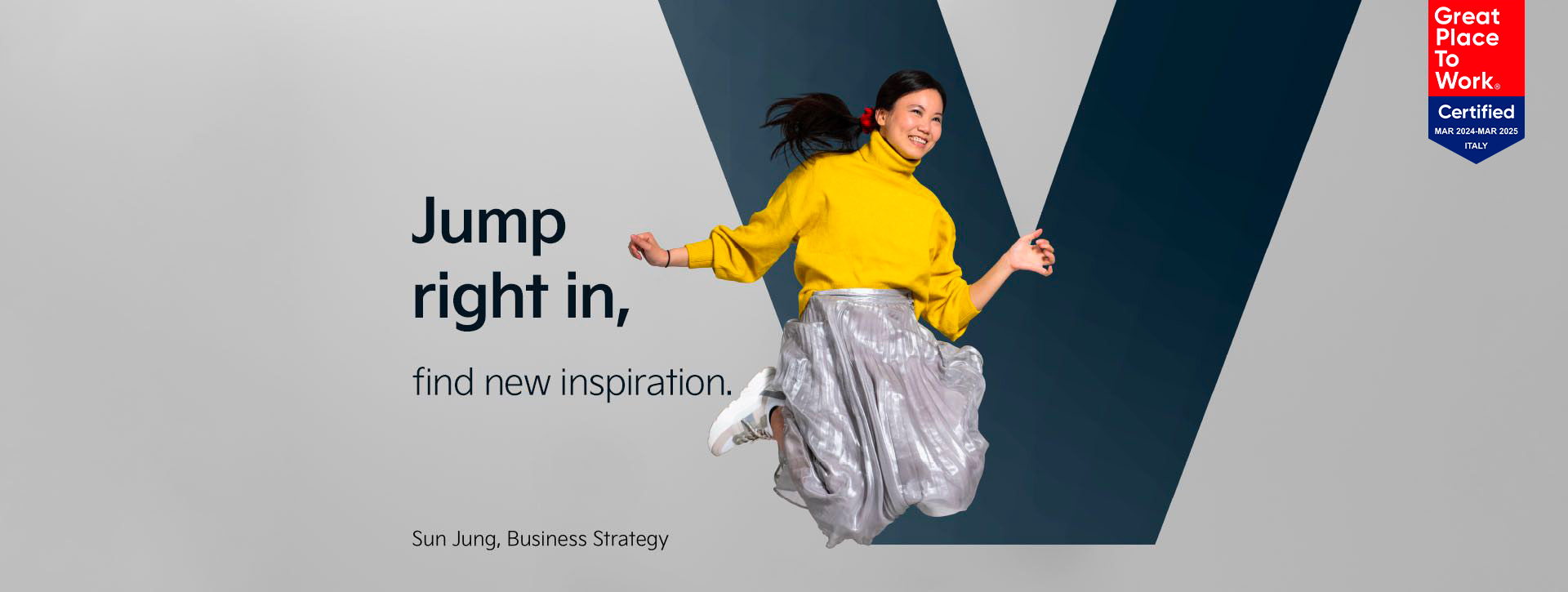 Sun del dipartimento Business Strategy sta saltando davanti alla lettera "V". Accanto troviamo lo slogan: "Jump right in - find new inspiration"..