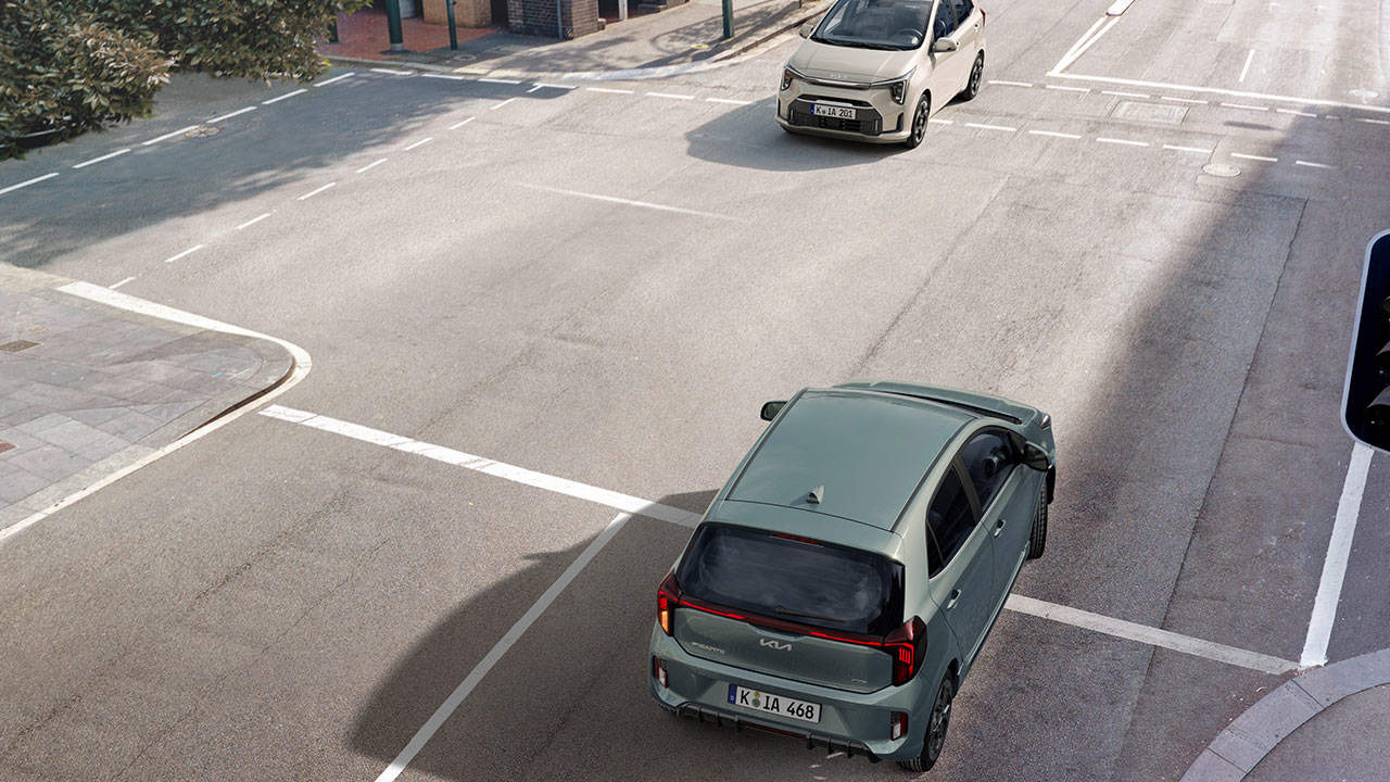 Forward Collision-Avoidance Assist (FCA)  ⁵