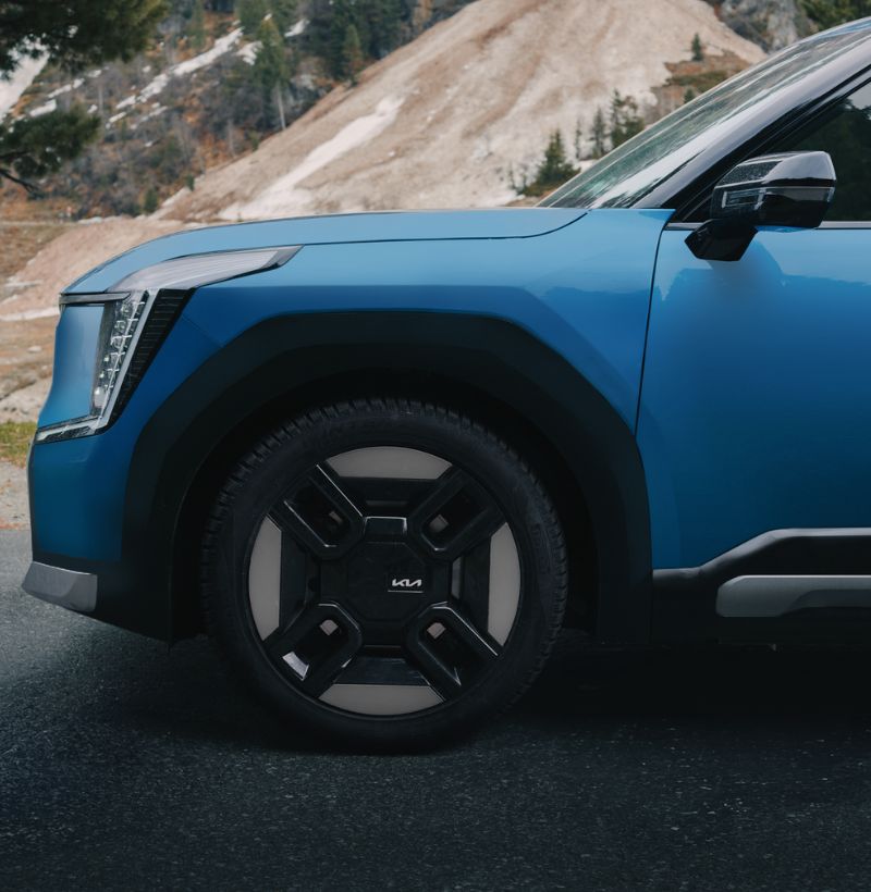 Kia Genuine Alloy Wheels perfectly fitted to vehicle.