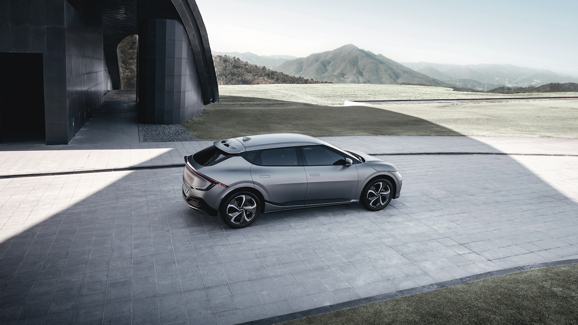 Oszałamiający design EV6 z tyłu, krótkie zwisy
