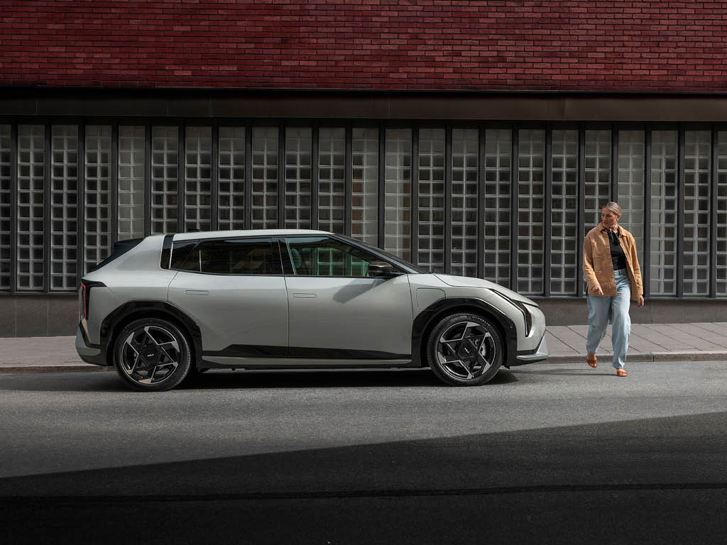 Kia EV4 och Joanna Swica