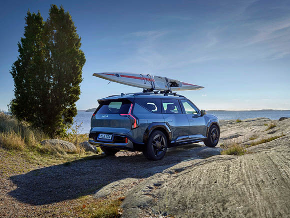 Kia EV9 med kajakhållare