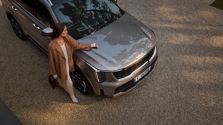 Jodie Kidd and the Kia EV9