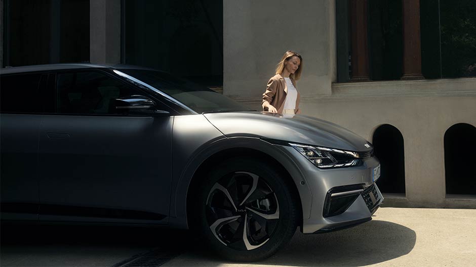 Jodie Kidd and the Kia EV9